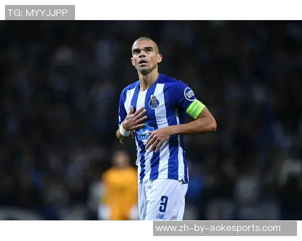 带胡子足球球星的独特魅力与风采,探索他们场上表现与个人风格的完美融合 带胡子足球球星的独特魅力与风采,探索他们场上表现与个人风格的完美融合